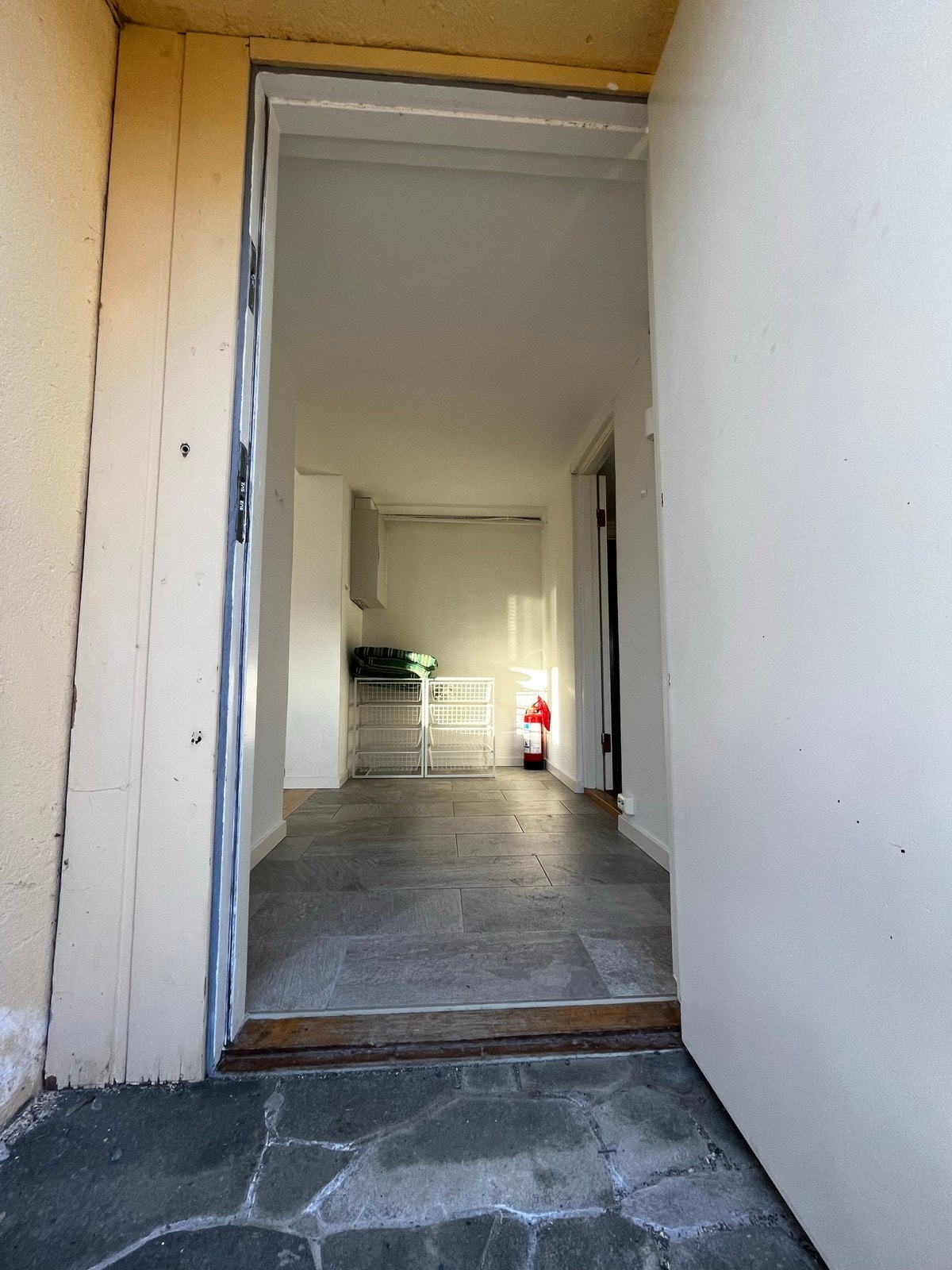 Skjermet inngangsparti, sett utenfra Galleribilde