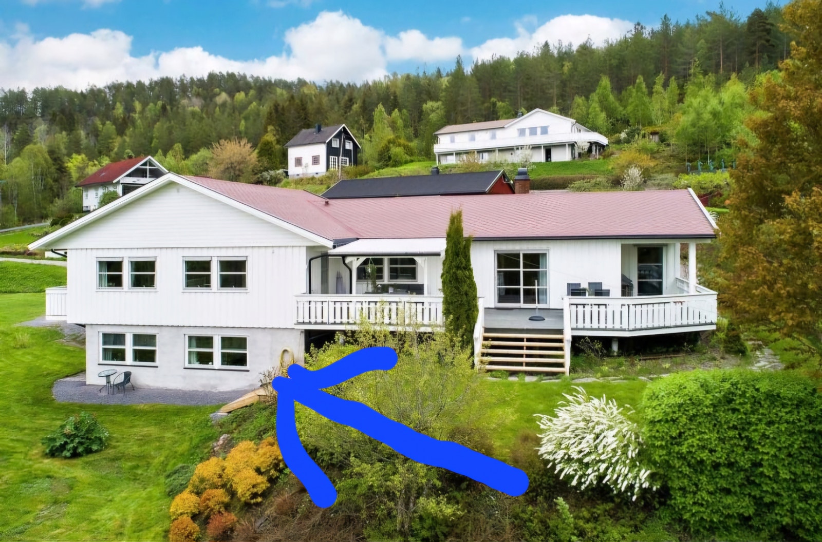 Usjenert i underetasje Galleribilde