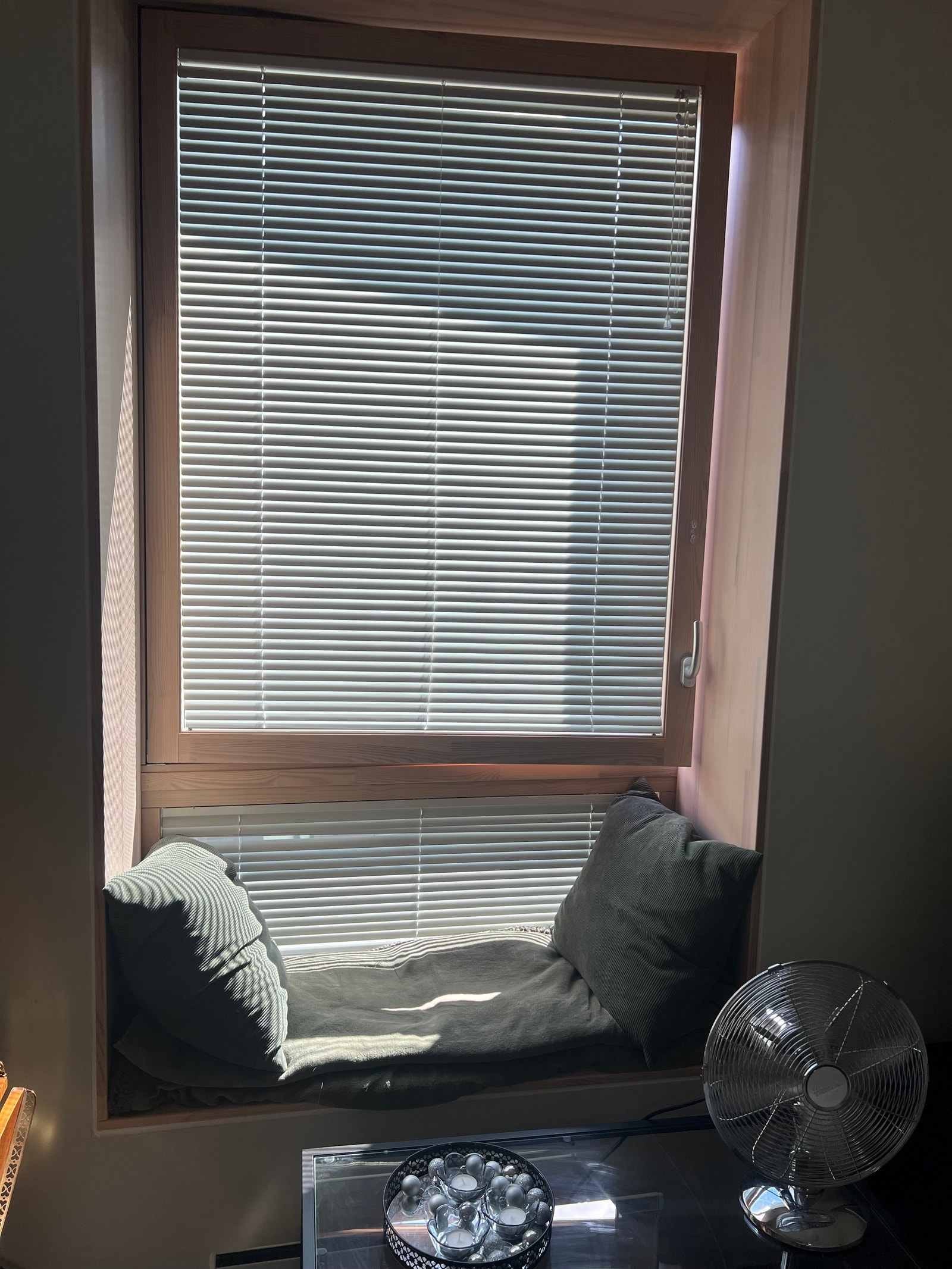 Vindusbenk Galleribilde