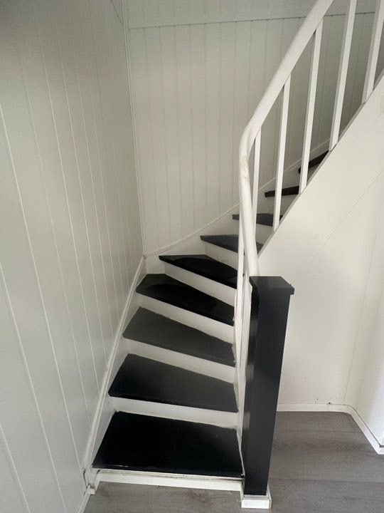 Trapp opp til 2. etasje Galleribilde