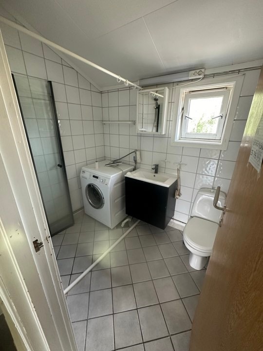 Bad med vaskemaskin Galleribilde