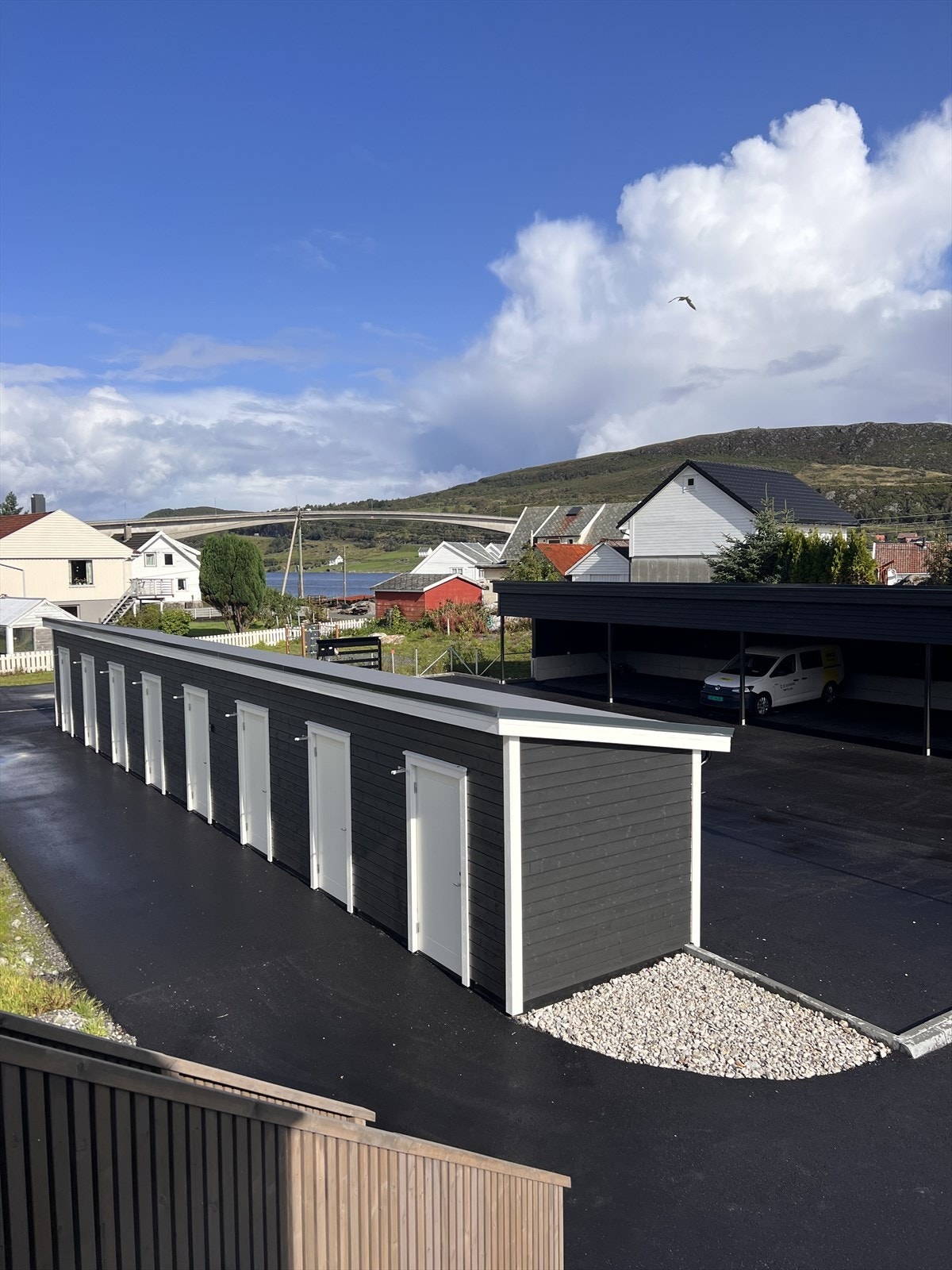 Det medfølger bod til hver leilighet og det er mulighet for carport. Galleribilde