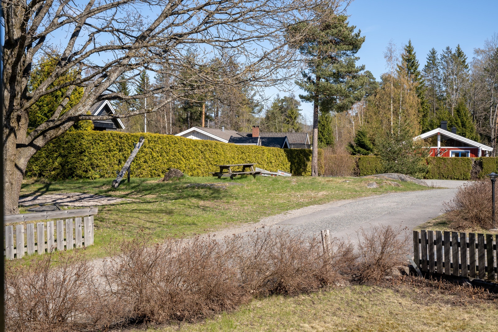 lekeplass foran hus Galleribilde