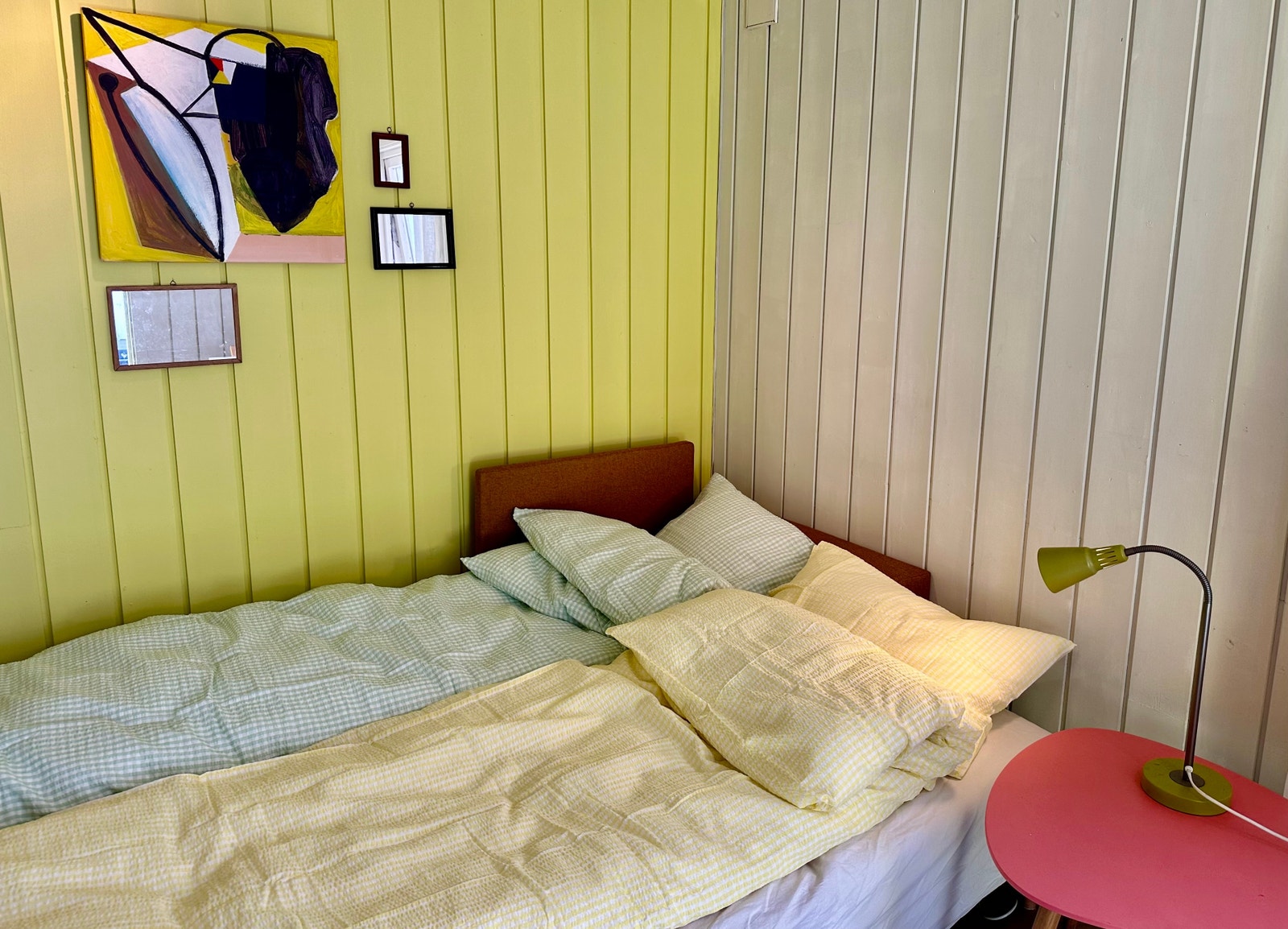Sovesofa er ikke oppredd før ankomst med mindre annet avtales, men sengetøy og dyner vil være lett tilgjengelig. Galleribilde