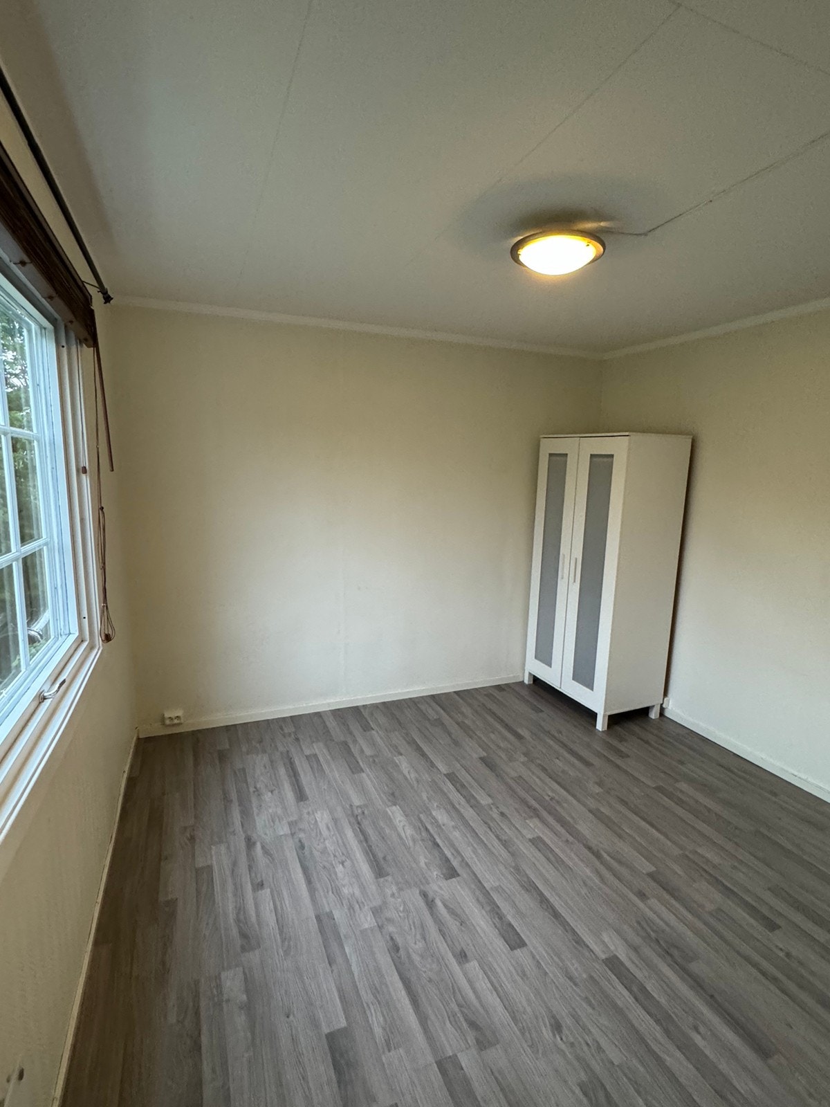 Soverom med 2 garderobeskap Galleribilde