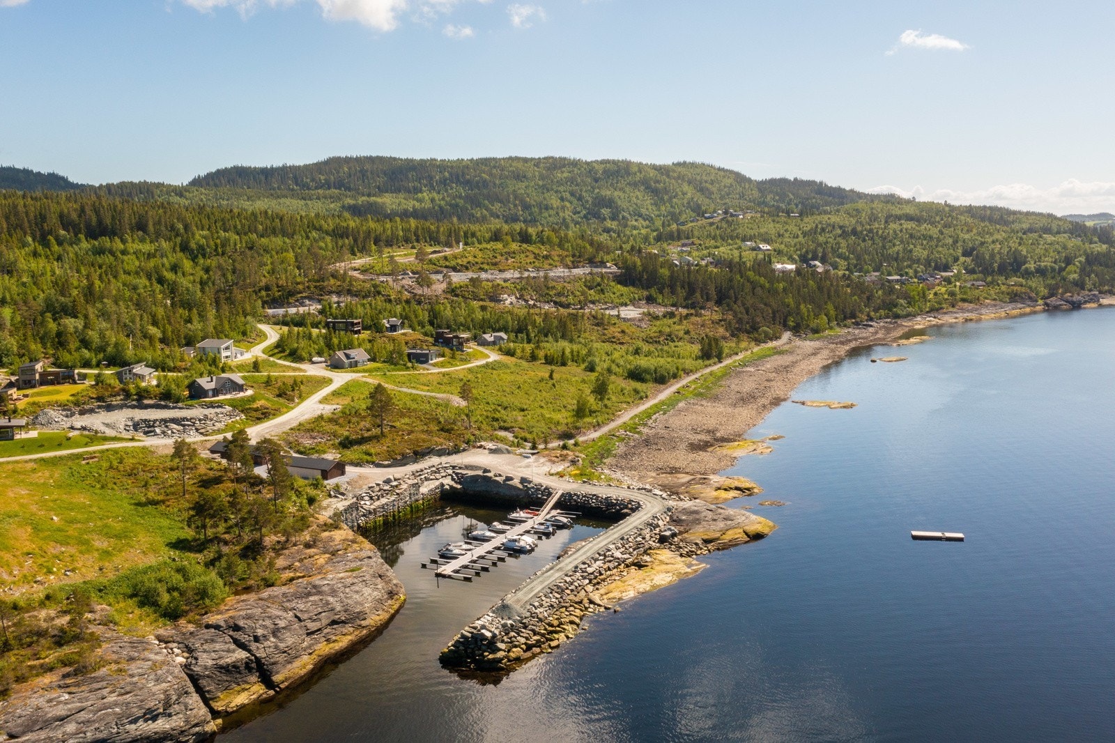 Båthavn i gangavstand fra hyttetomten Galleribilde