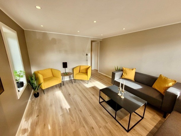 Stue nede komplett med tv og det hele Galleribilde