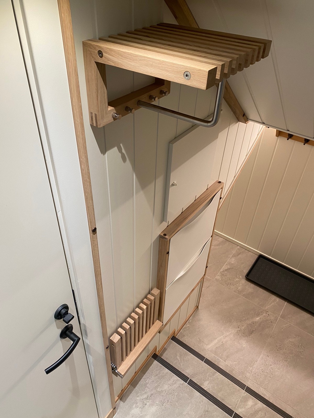 Minigarderobe / Klappstol Galleribilde