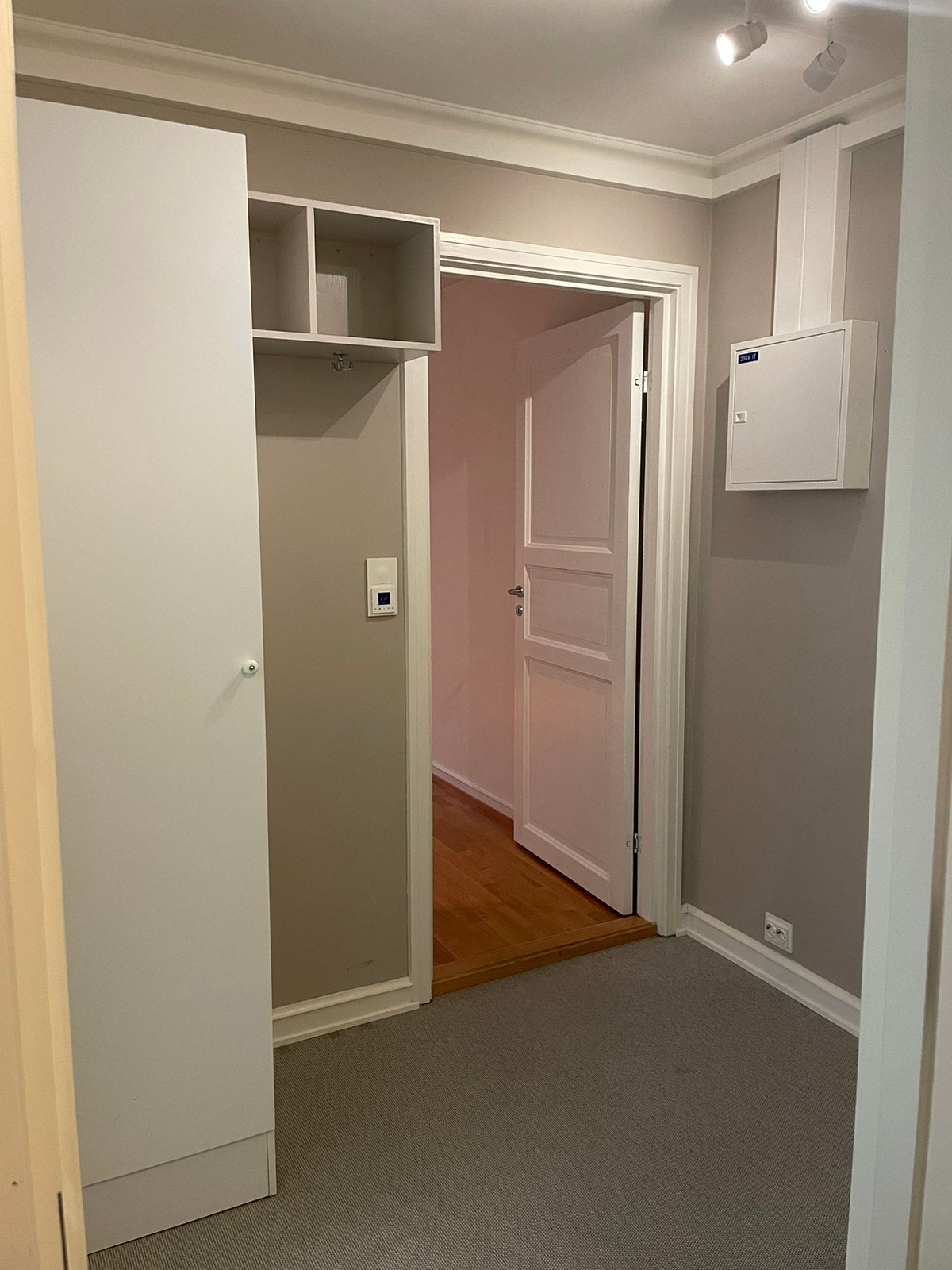 Gang med gode oppbevaringsmuligheter Galleribilde