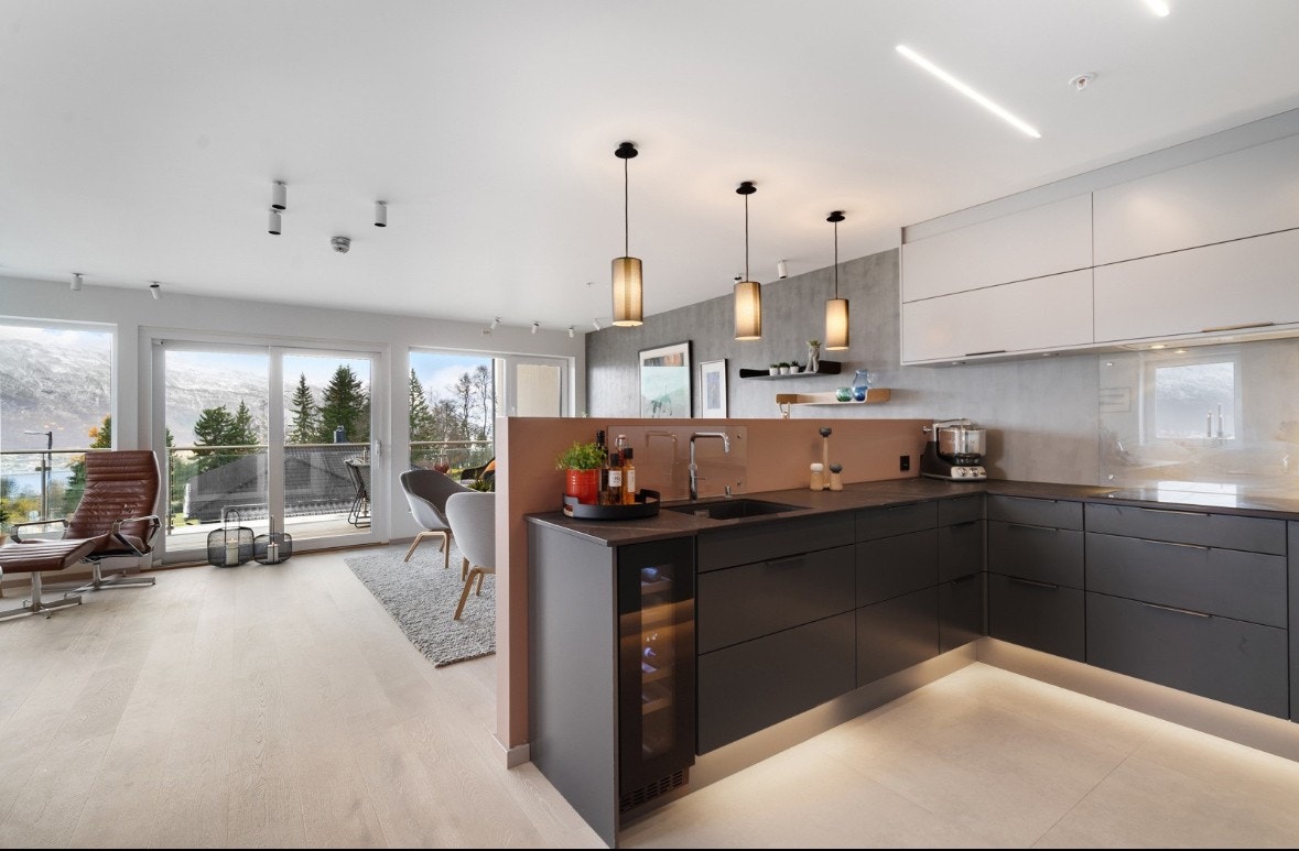 Kjøkken mot stue Galleribilde