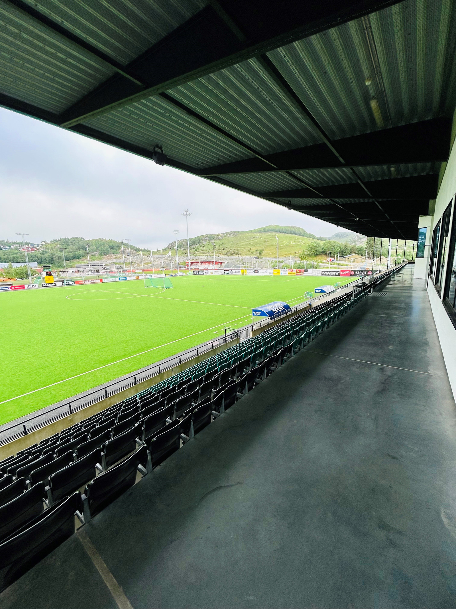 Fotballbane/stadion like i nærheten