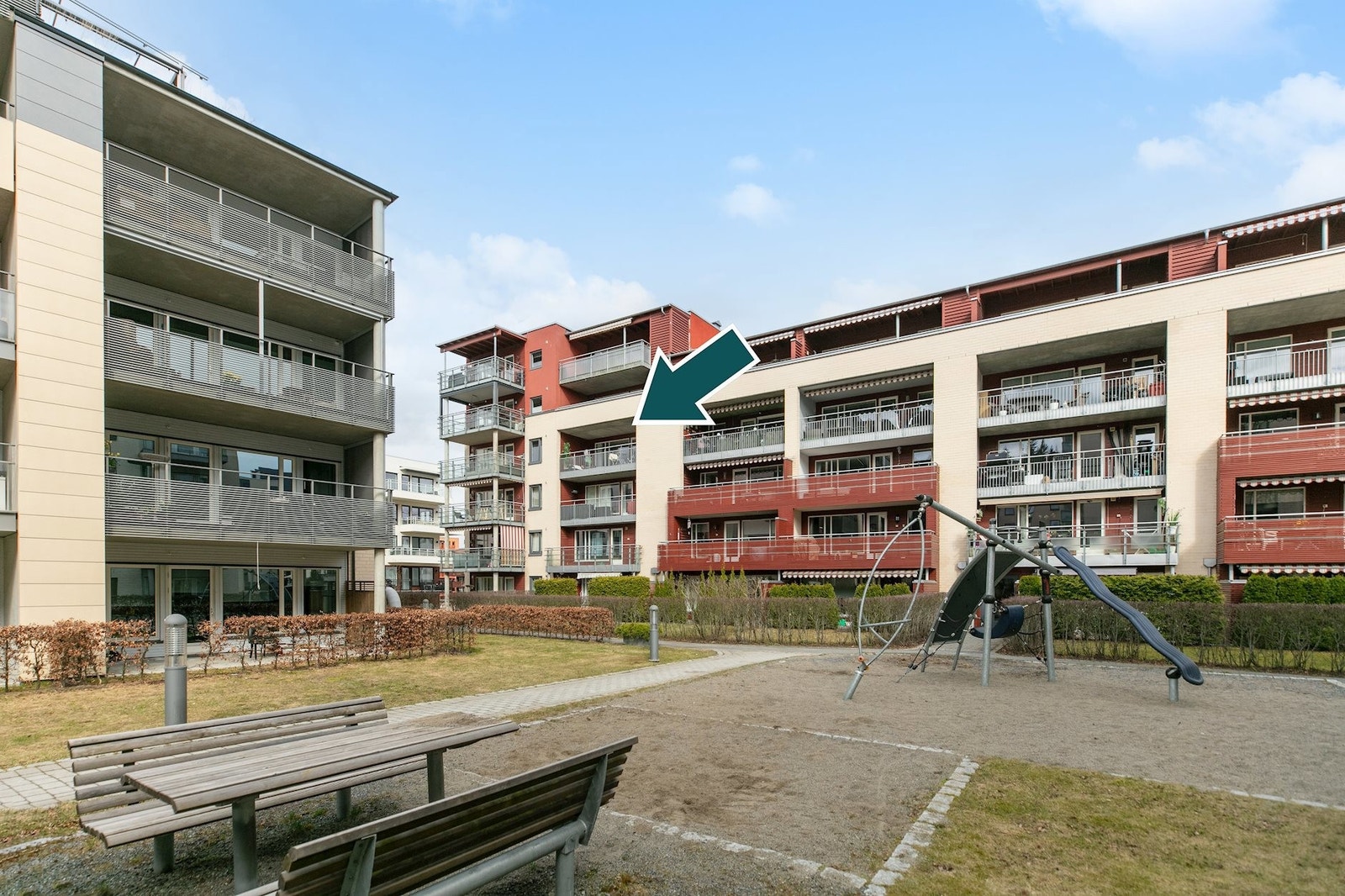 Beliggenhet med rolig bakgård og grøntarealer Galleribilde