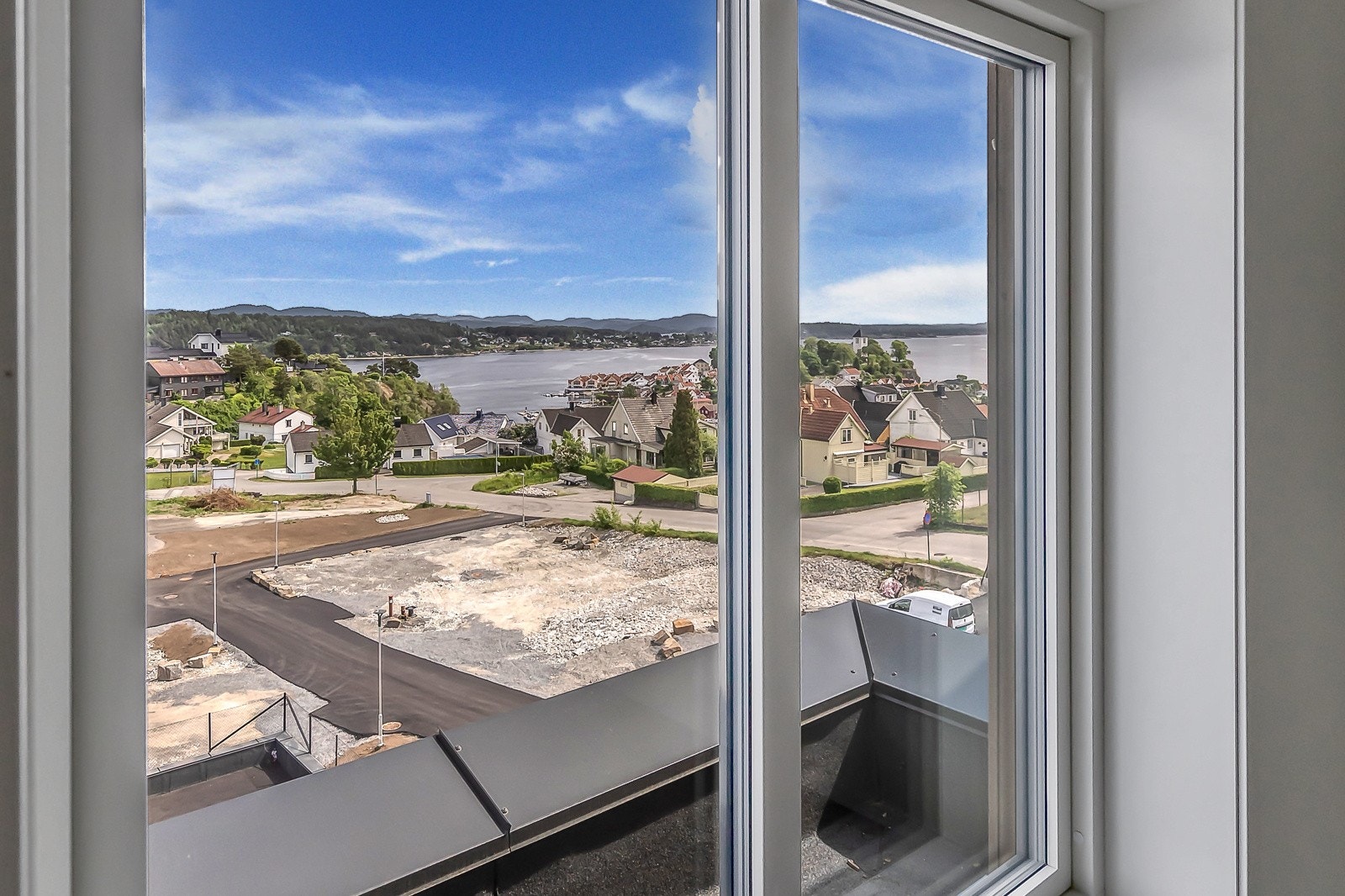 Fra vindu ved kjøkkenet. Galleribilde