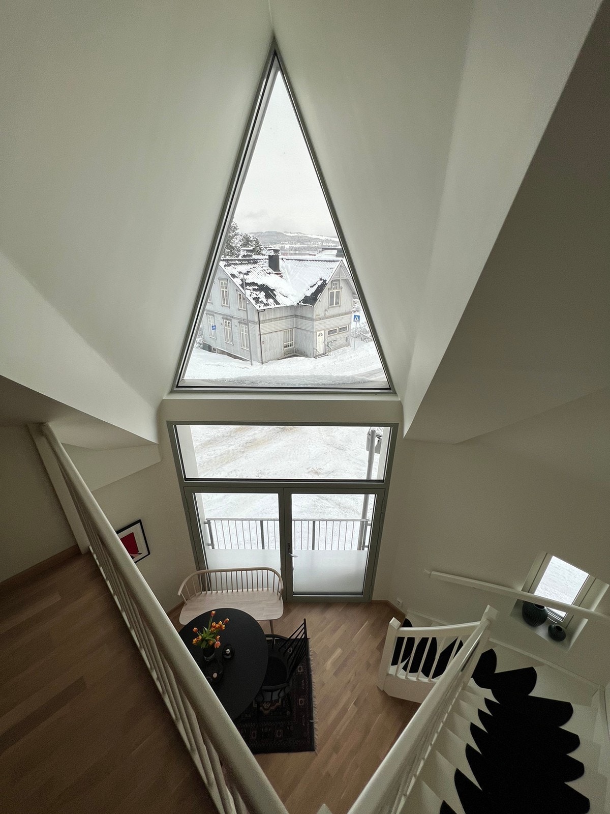 Lys og luftig. Mjøsutsikt Galleribilde