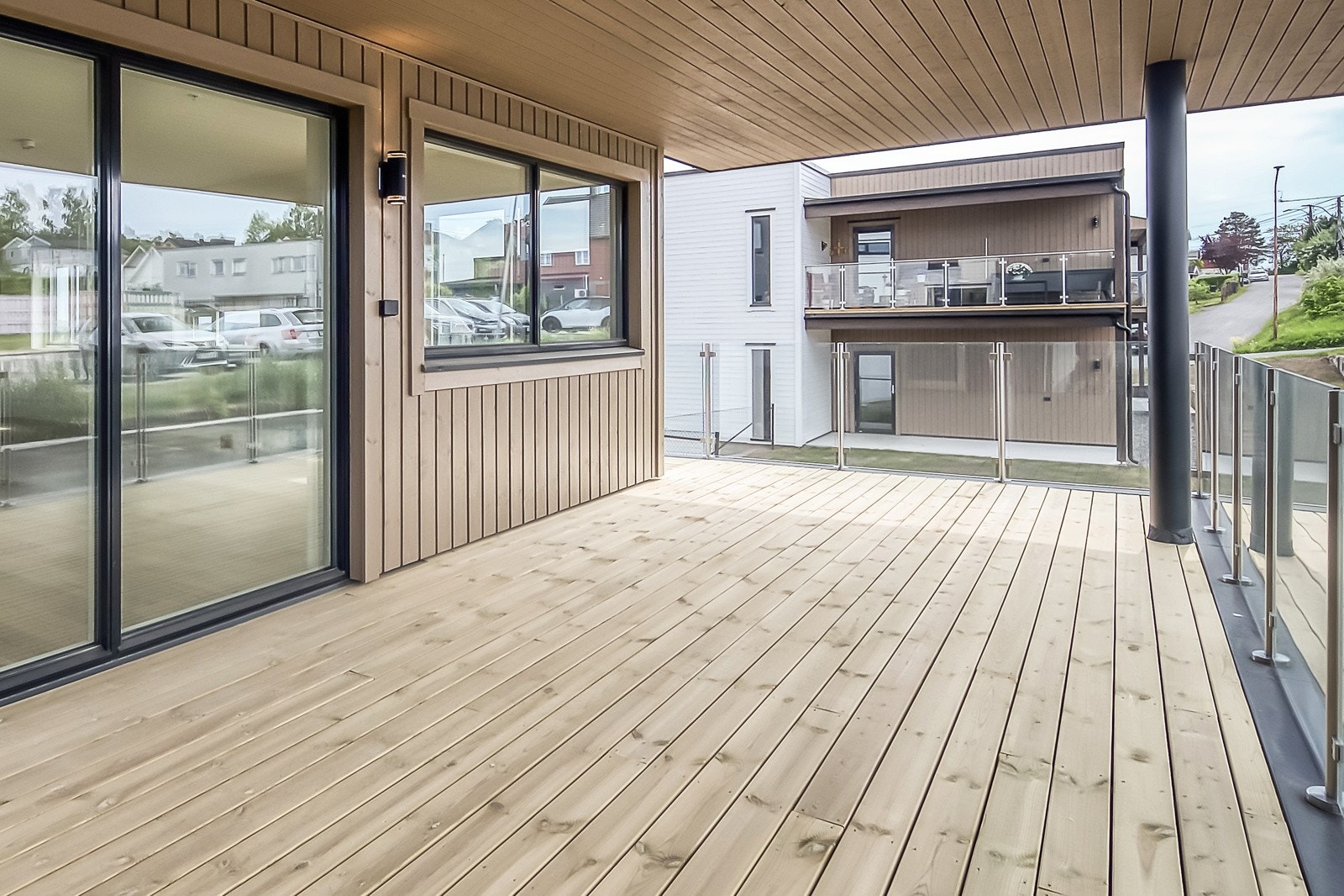 Fra overbygget terrasse som vender mot vest. Galleribilde