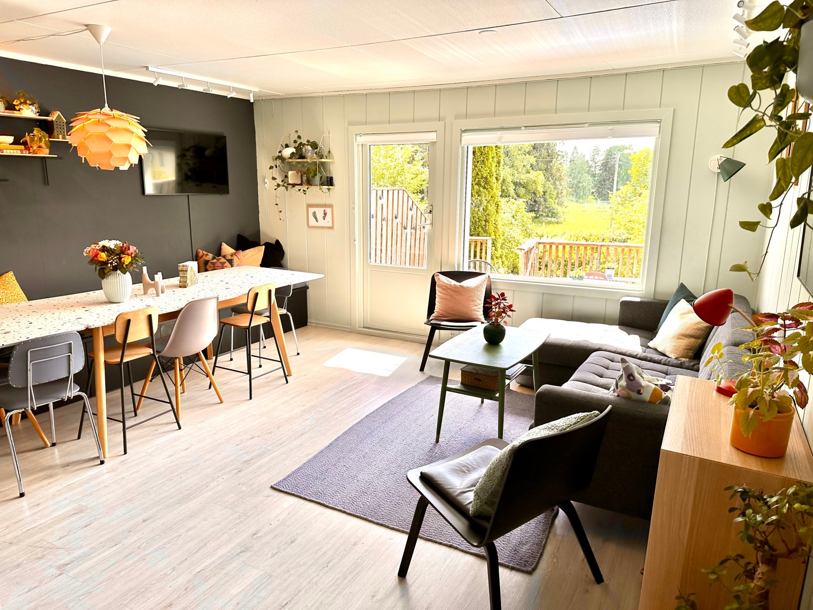 Stue med direkte utgang til terrasse. Galleribilde