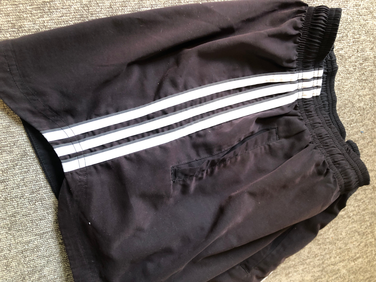 Adidas shorts fra 90 tallet med lommer i sidene FINN torget