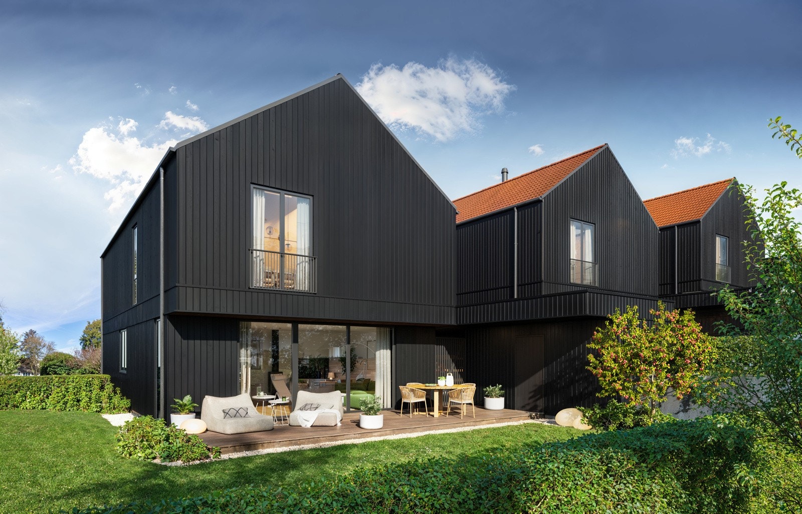 Et steinkast unna Bryne skole skal det bygges 5 nye boliger. 2 eneboliger og 3 eneboliger i kjede. Her bor du sentralt med nærhet til butikker og spennende spisesteder i Bryne sentrum. Drøm deg bort til din nye hverdag i Bryne City! Galleribilde