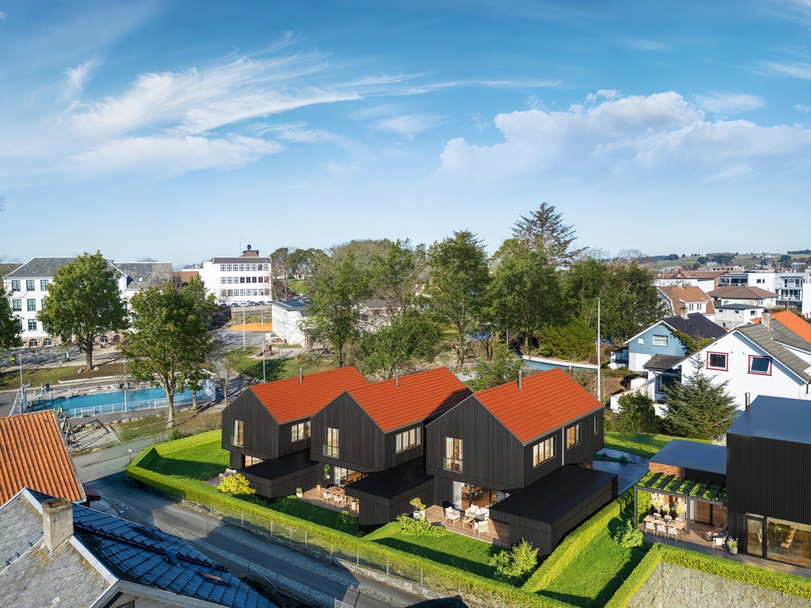 Eneboligene i kjede på er på ca. 160 kvm. Her får du bla. 4 soverom, en ekstra stue i 2. etg. som kan gjøres om til et 5. soverom, vaskerom og bad. I første etasje finner du en romslig åpen stue- og kjøkkenløsning med utgang til en flott, solrik terrasse. Galleribilde