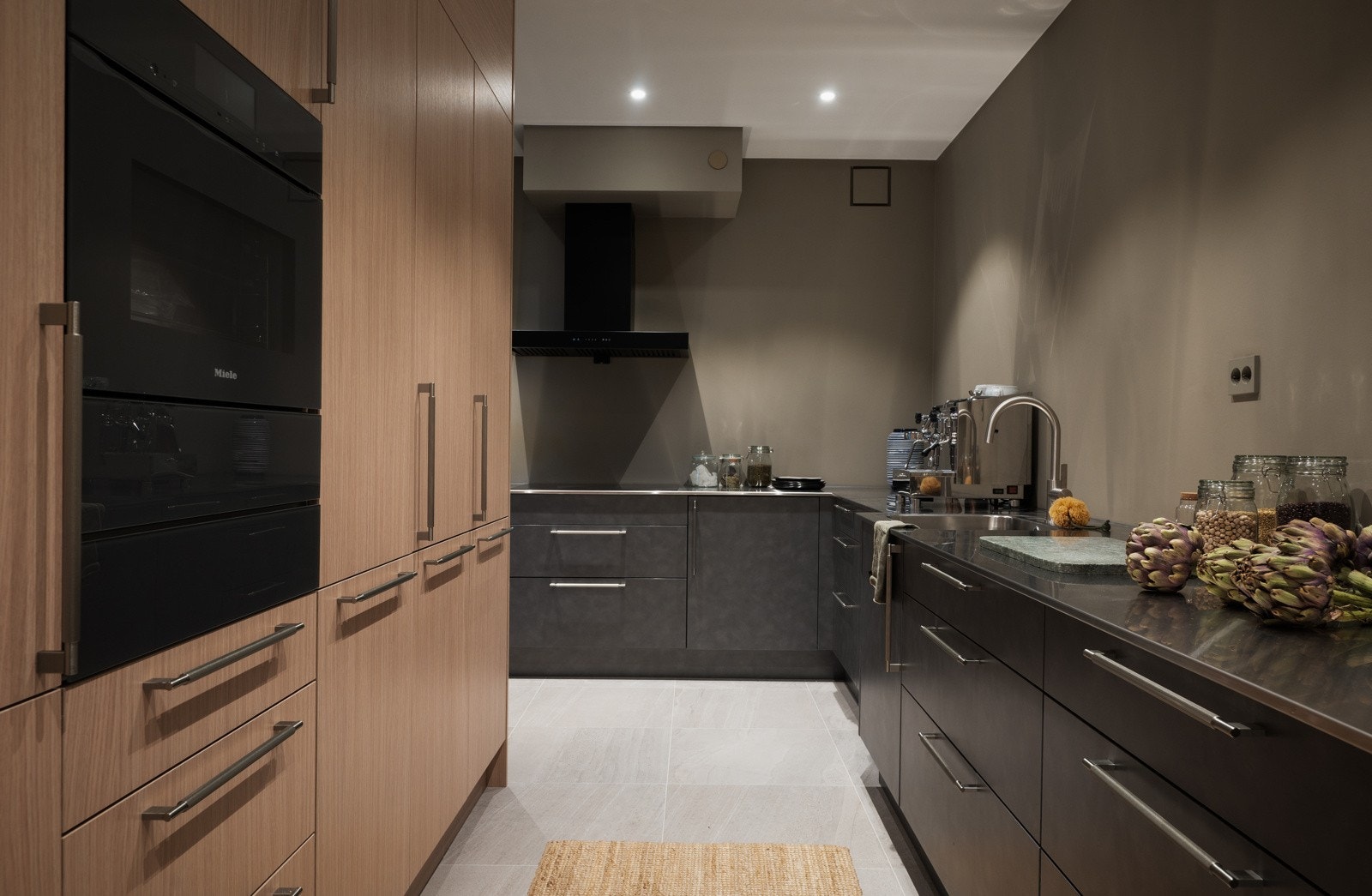 Eget grovkjøkken med "alt" utstyr inkludert kjølerom Galleribilde