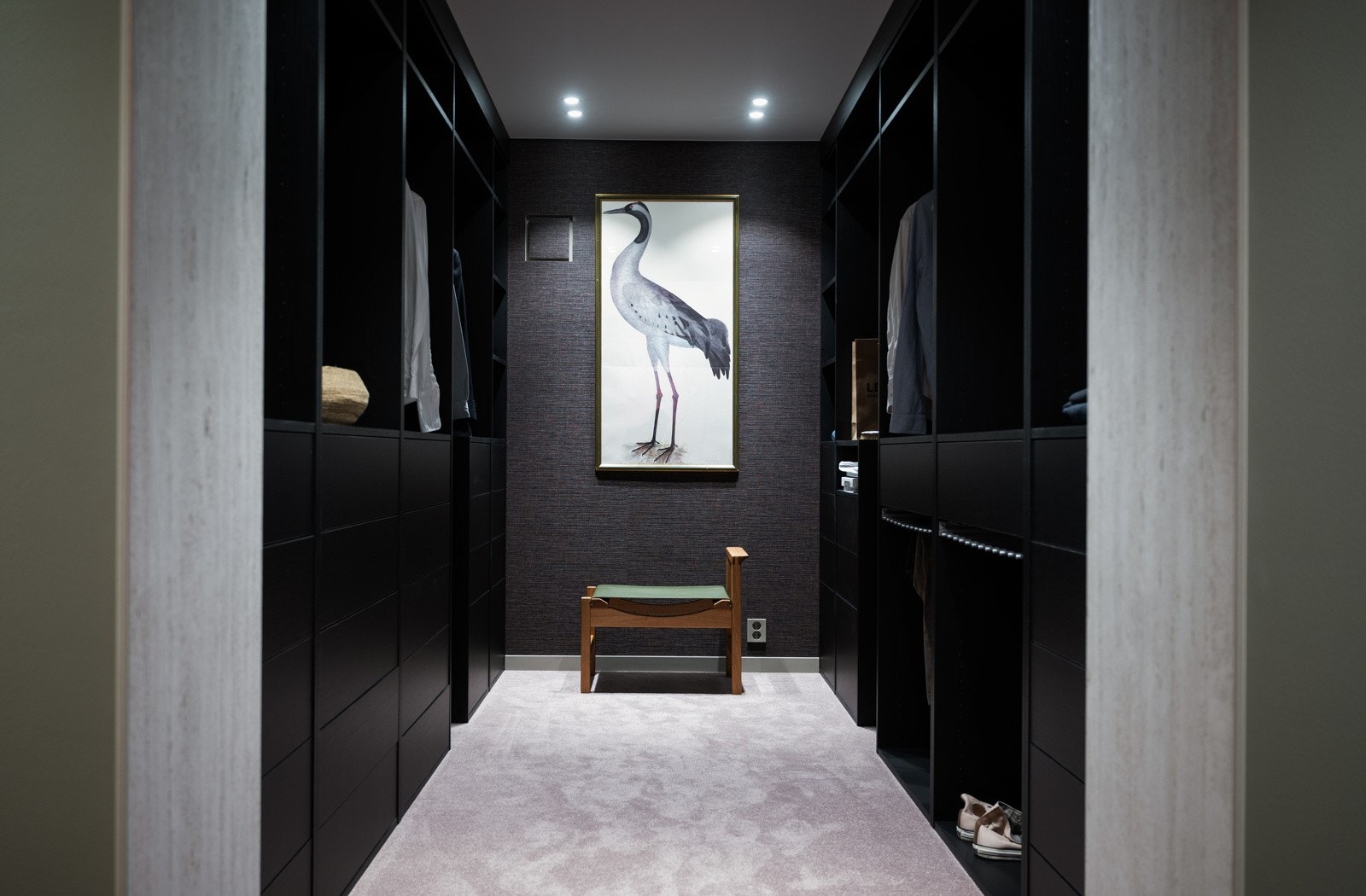 "his and hers" garderobe. I tillegg to gjestesoverom/barnerom med tilhørende hvert sitt bad/wc Galleribilde