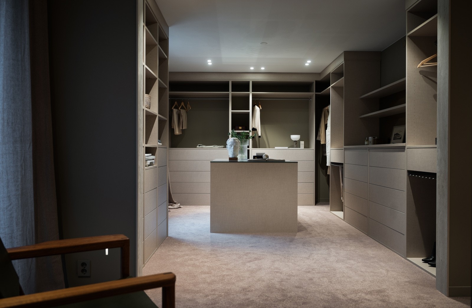 "his and hers" garderobe. I tillegg to gjestesoverom/barnerom med tilhørende hvert sitt bad/wc Galleribilde