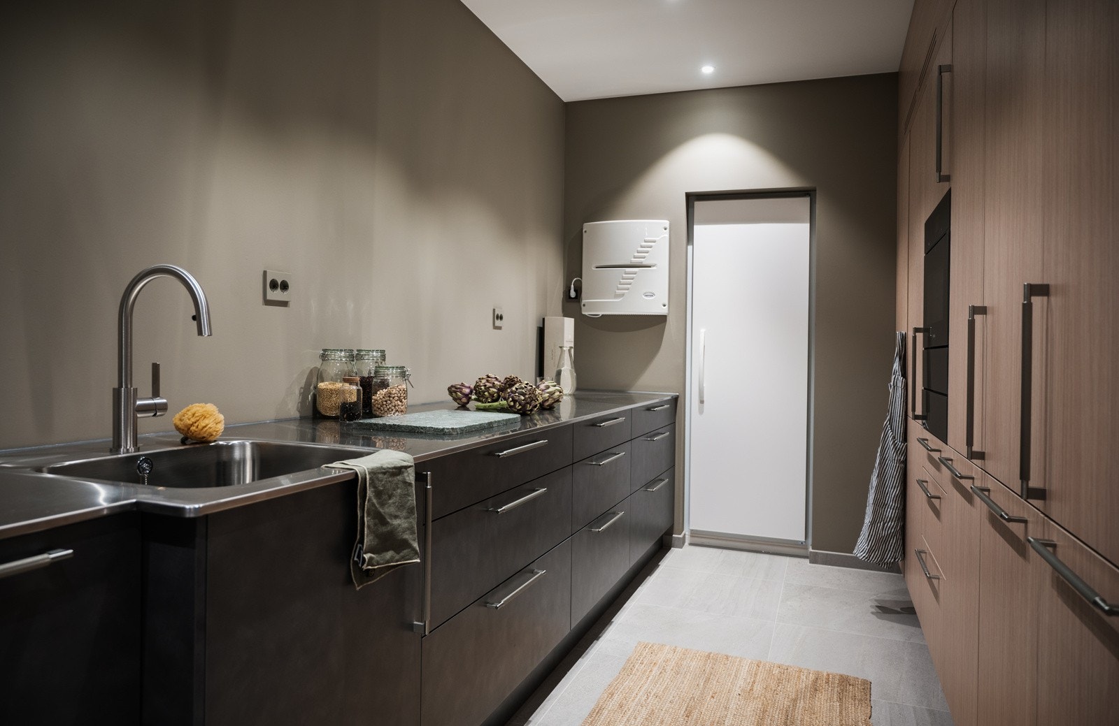 Eget grovkjøkken med "alt" utstyr inkludert kjølerom Galleribilde