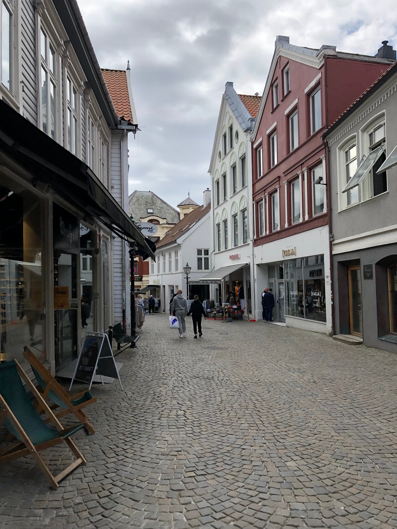 Beliggenhet i Sentrum Kirkegaten. Hvit hus. Galleribilde