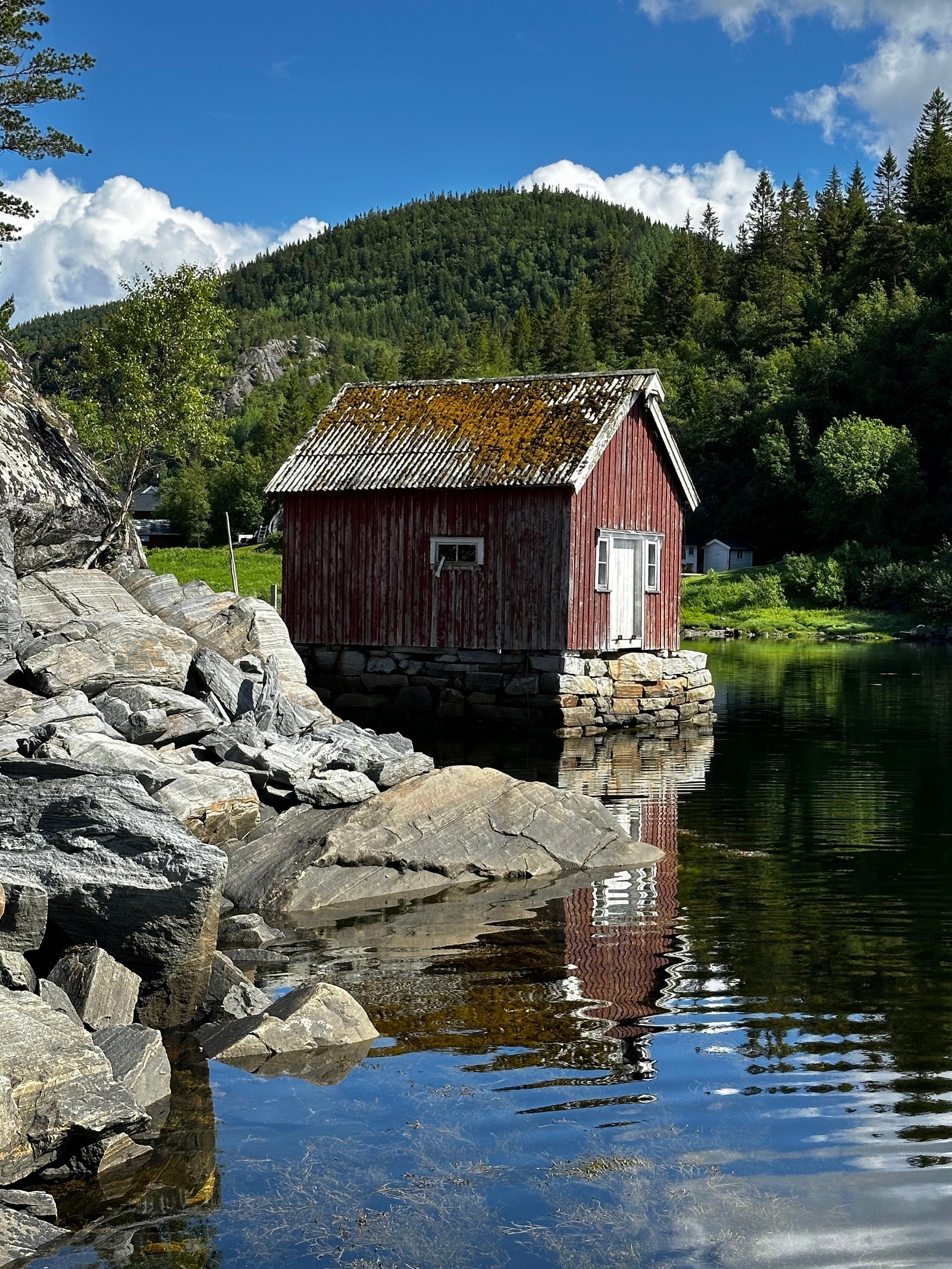 DYPVIK NAUST SOM HØRER MED EIENDOMEN Galleribilde