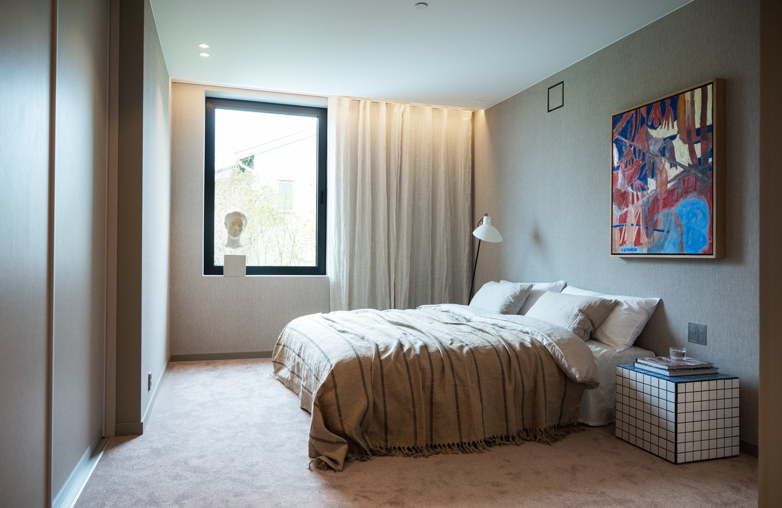 Hovedsoverom. I tillegg to gjestesoverom/barnerom med tilhørende hvert sitt bad/wc Galleribilde