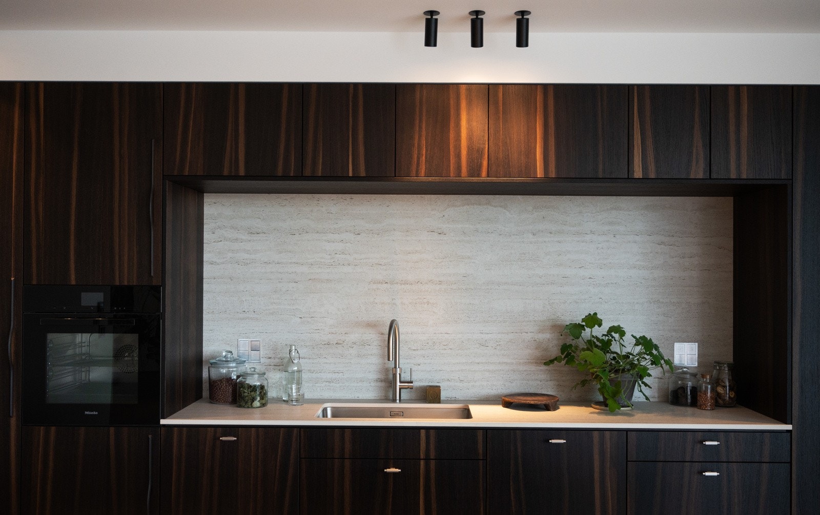 Dekton benkeplate med travertin look Galleribilde