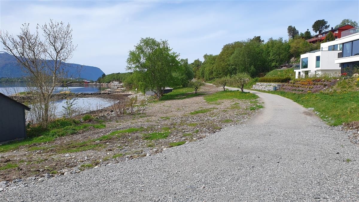 Ikke langt unna ligger fjordstien Galleribilde