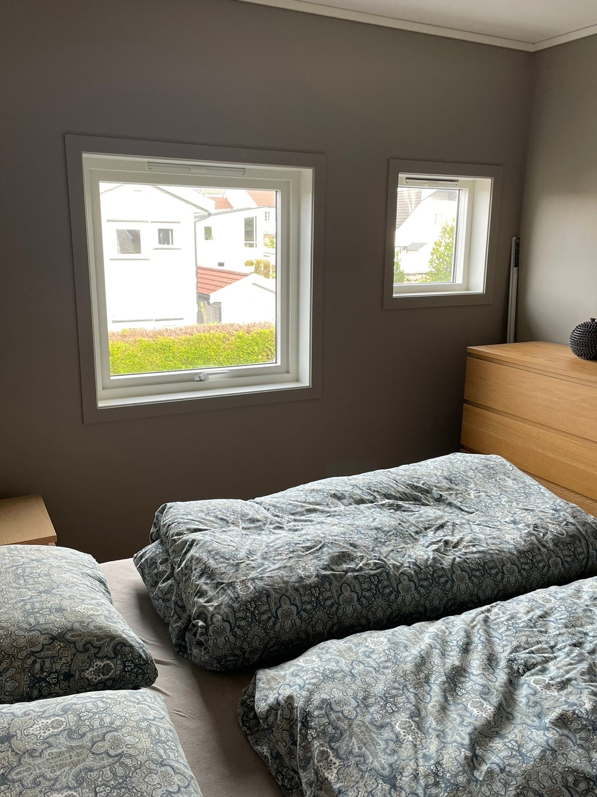 Soverom 1- ( med god skap-plass) Galleribilde