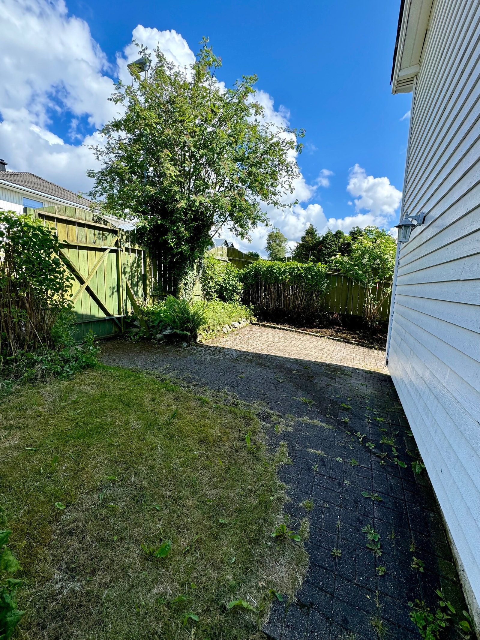 Egen Port til eiendom og uteareal Galleribilde