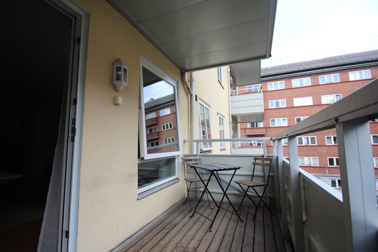 Romslig balkong Galleribilde