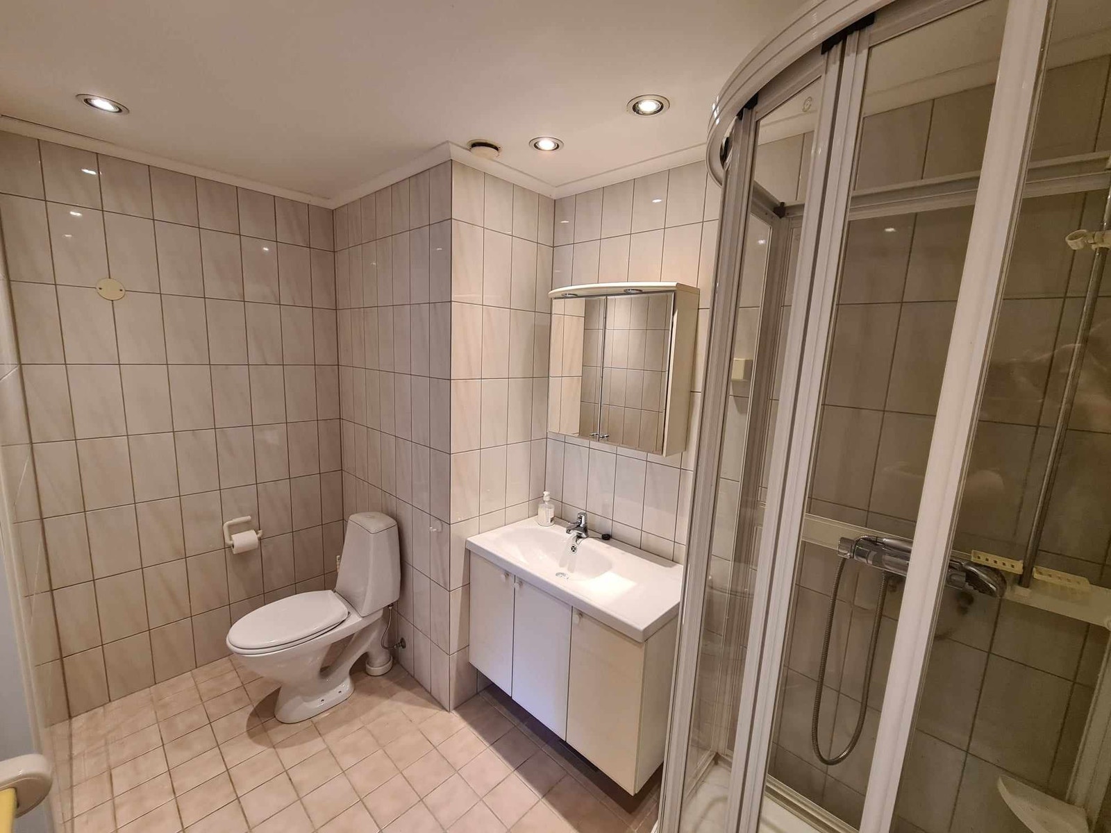 Bad 1.etg. Galleribilde