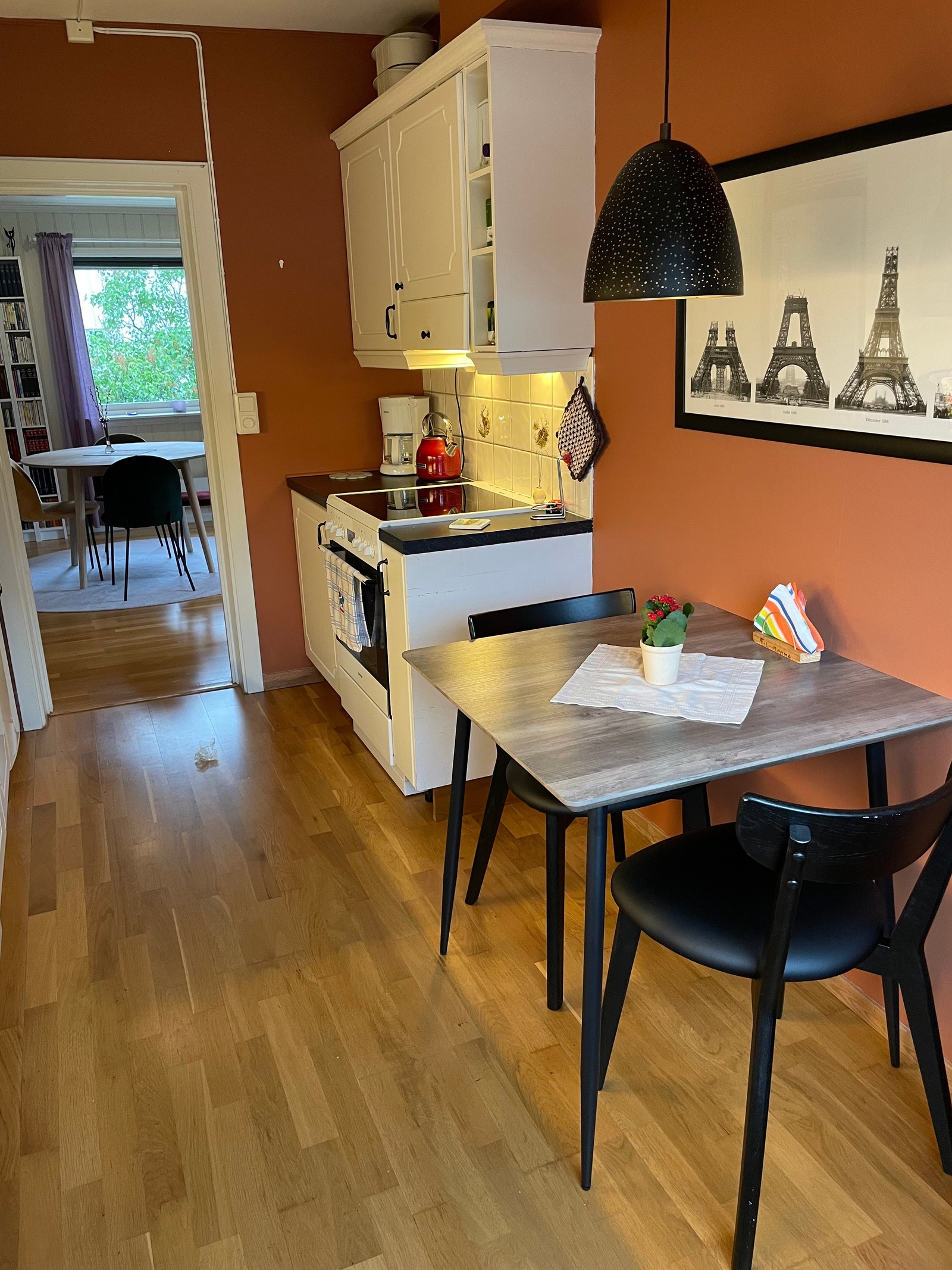 Kjøkken med plass til to Galleribilde