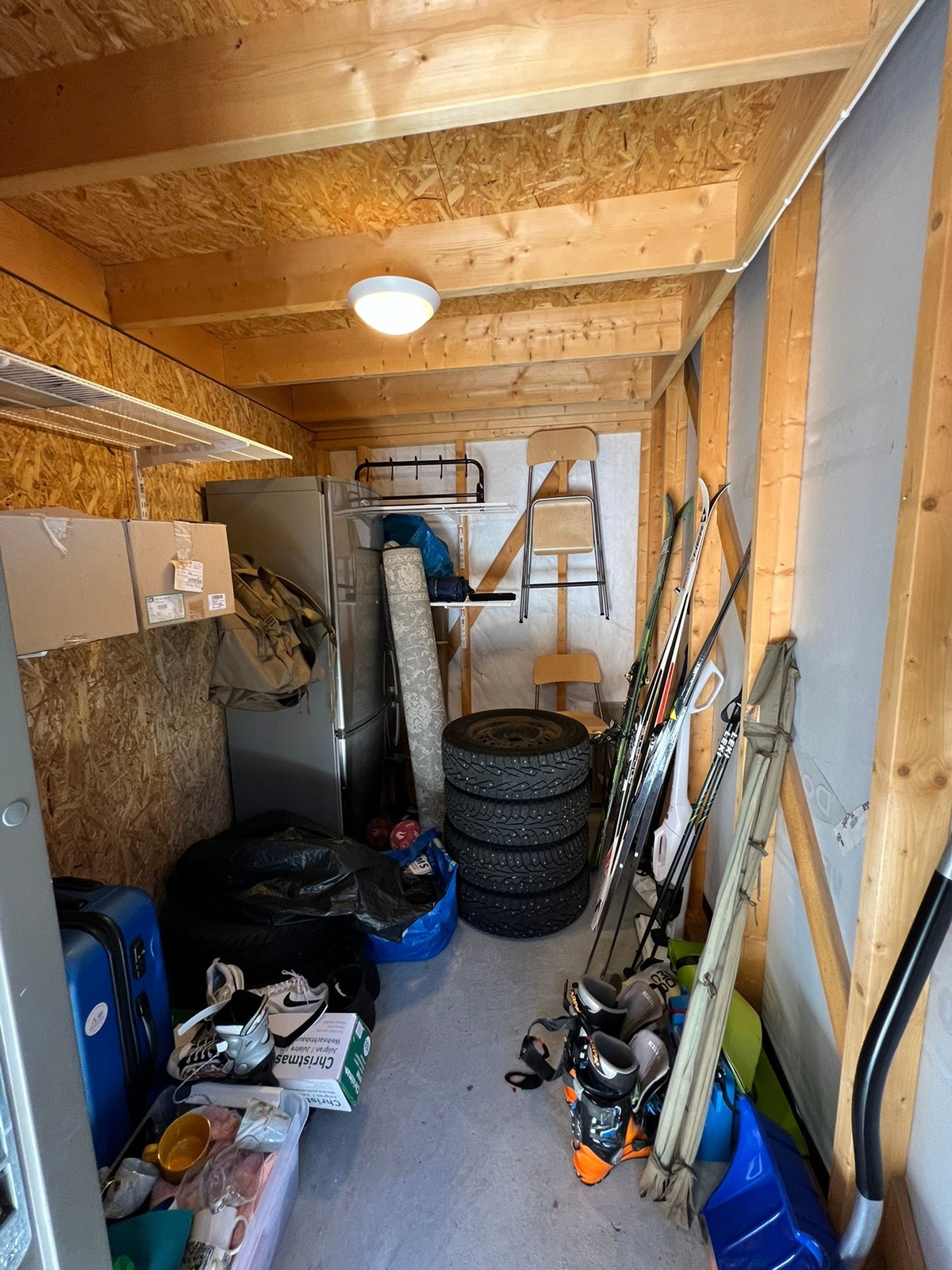 Utvendig bod ved inngangsparti Galleribilde