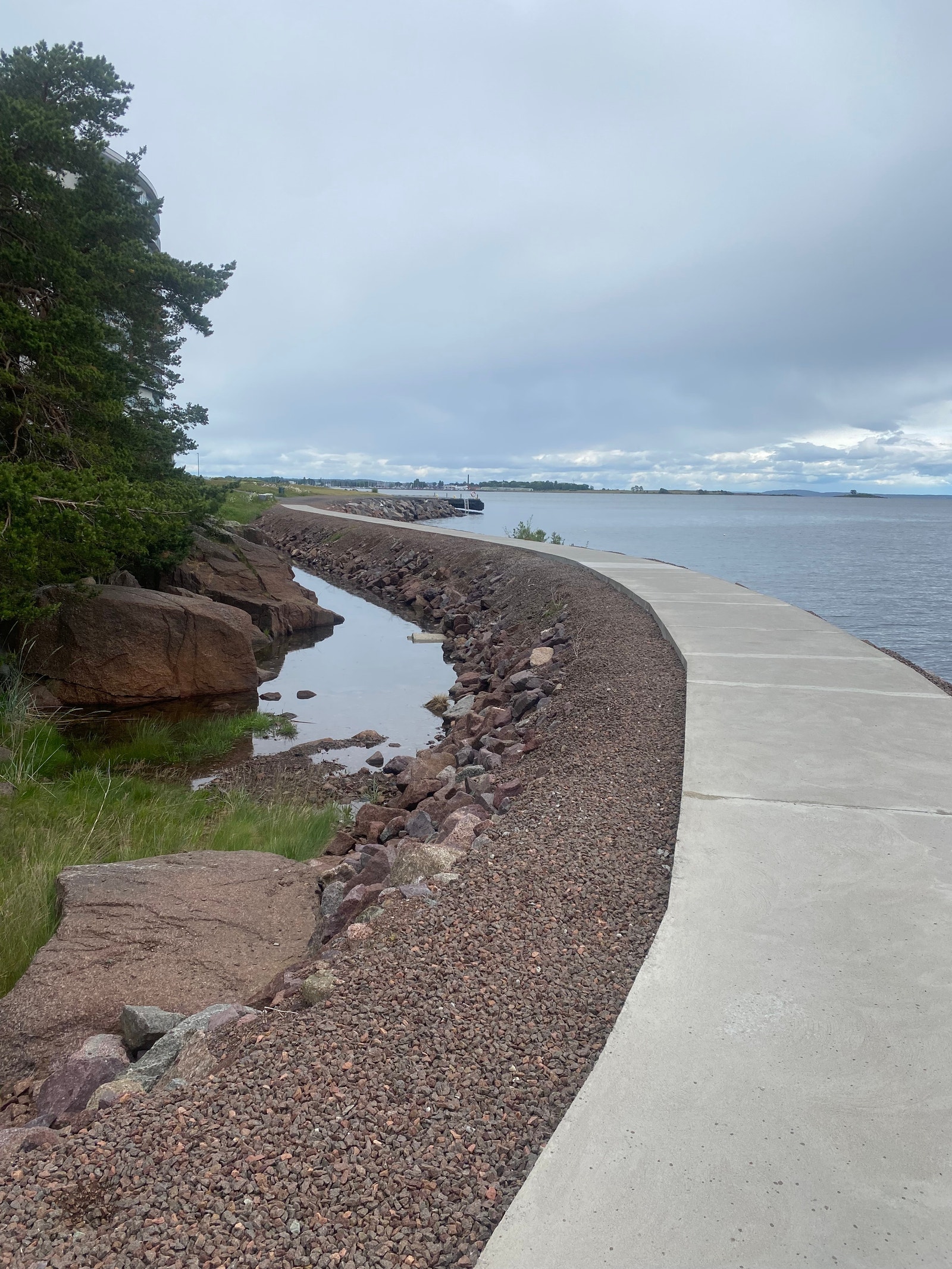 Tursti rundt hele øya - enkel adkomst også for rullestoler Galleribilde