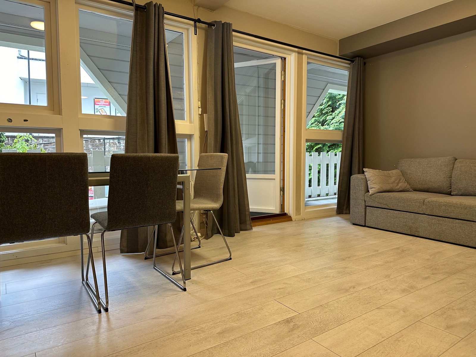 Lys og fin stue. Galleribilde