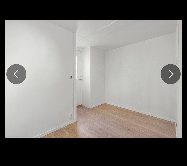 Fra stuen kommer man til entré som leder videre inn til bad Galleribilde
