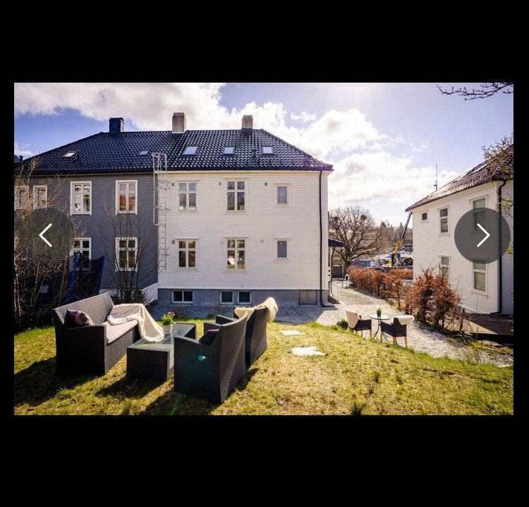 Her kan man møblere med flere sittegrupper og nyte de varme sommerdagene Galleribilde
