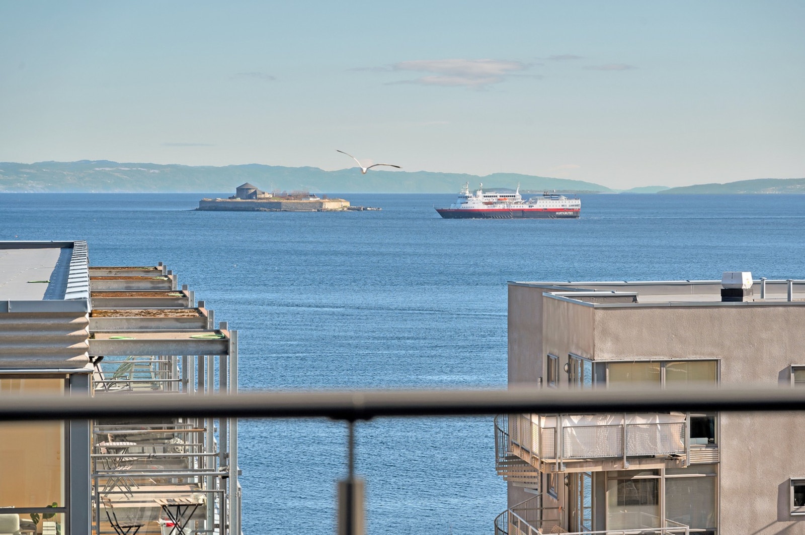 Toppleilighet over 2 plan med fantastisk utsikt mot Munkholmen. 2 takterrasser | p-plass i p-kjeller | 2 bad Galleribilde