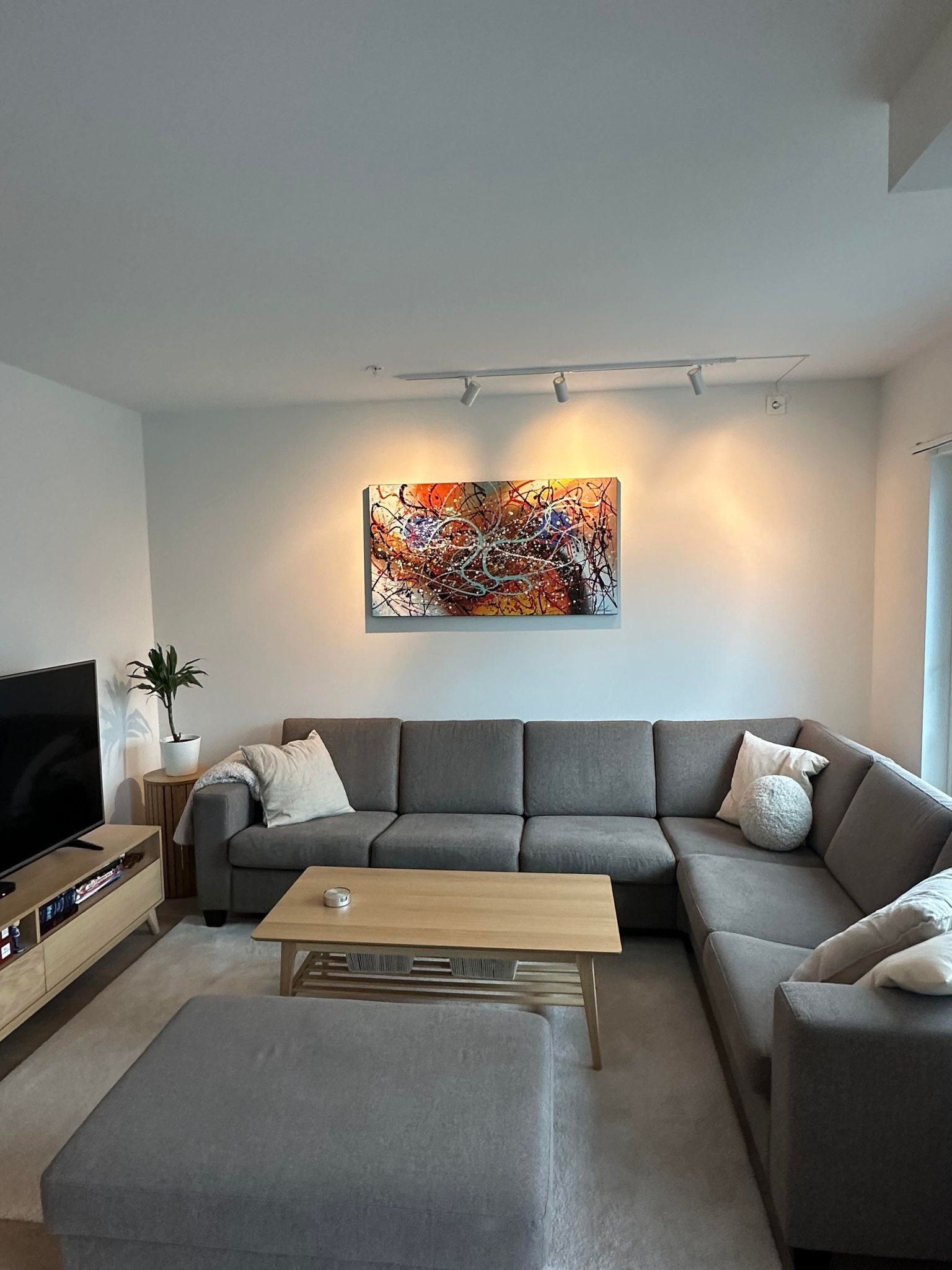 TV-stue med god plass til besøk. Galleribilde