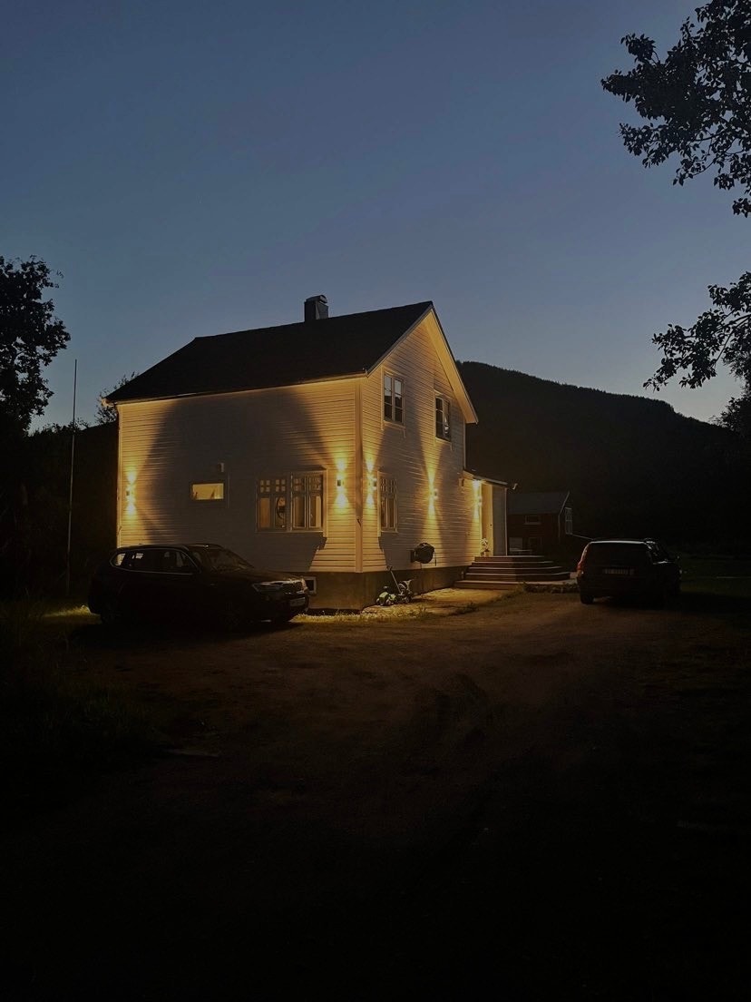 Utelys rundt hele huset Galleribilde