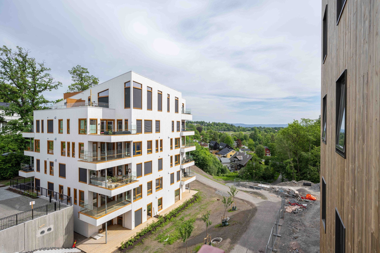 Utsyn fra balkongen i flere retninger. Galleribilde