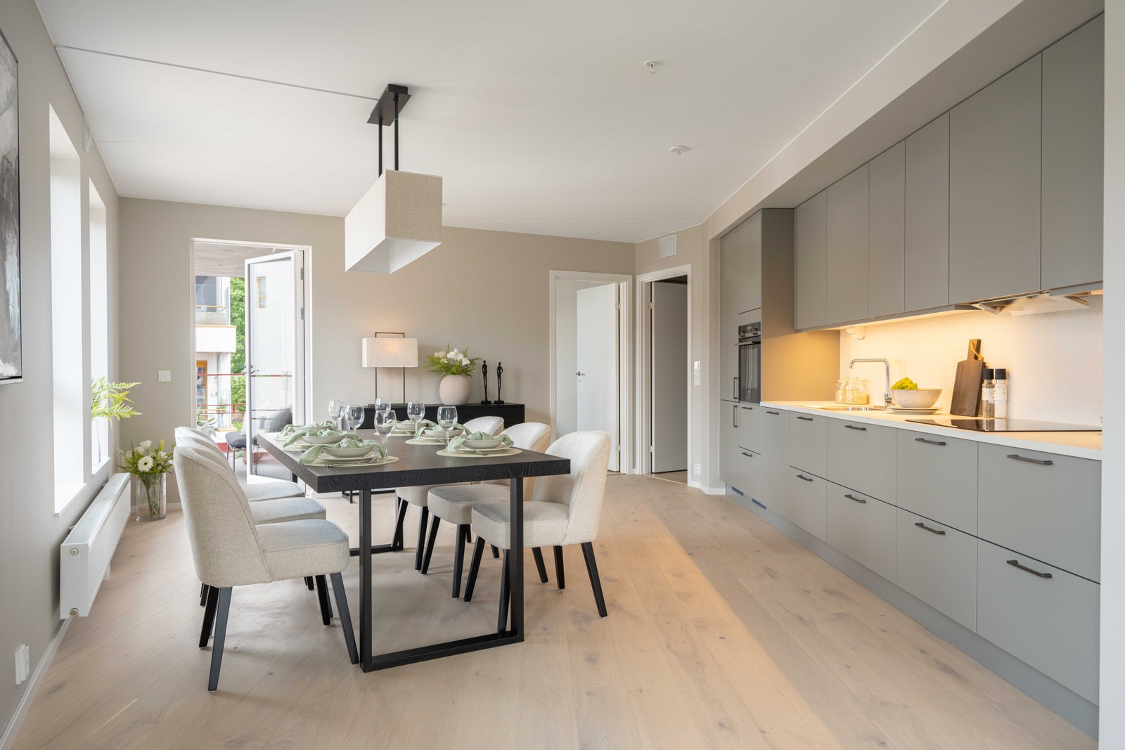 Lekkert kjøkken. (merk: bilder fra lik leilighet i 3.etg med annen farge på kjøkkenfront) Galleribilde