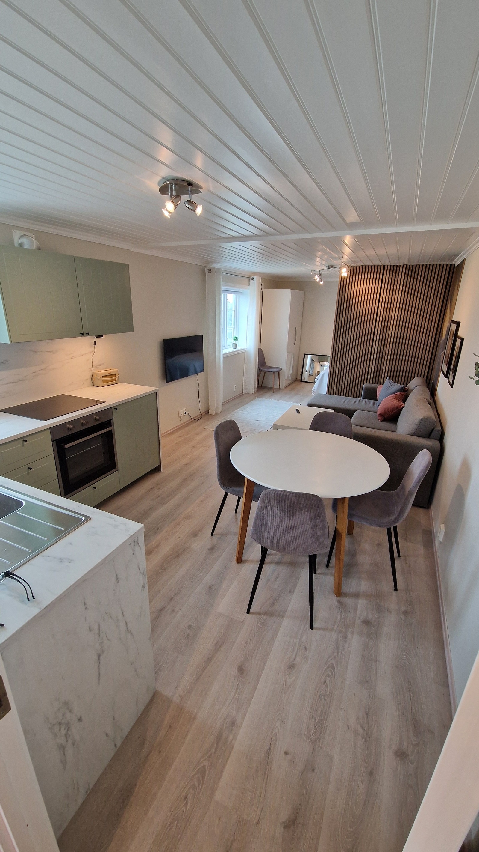 Kjøkken, spisebord, stue Galleribilde