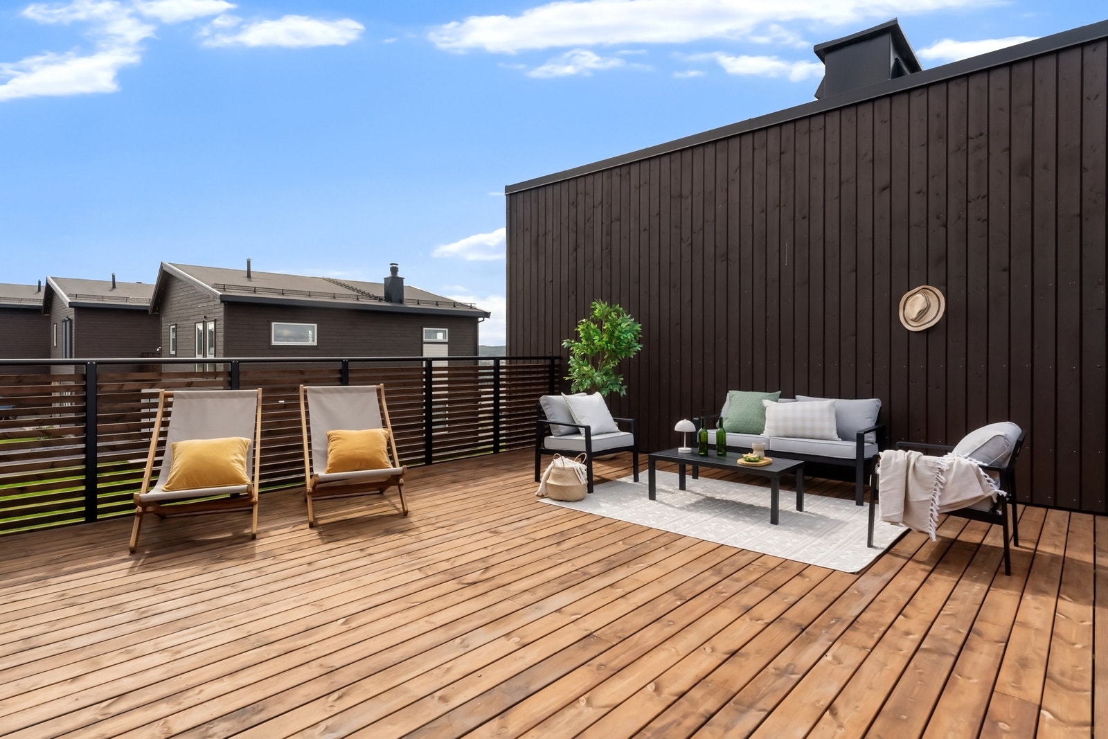 Stor takterrasse på 55 m2 som står klar til å brukes Galleribilde