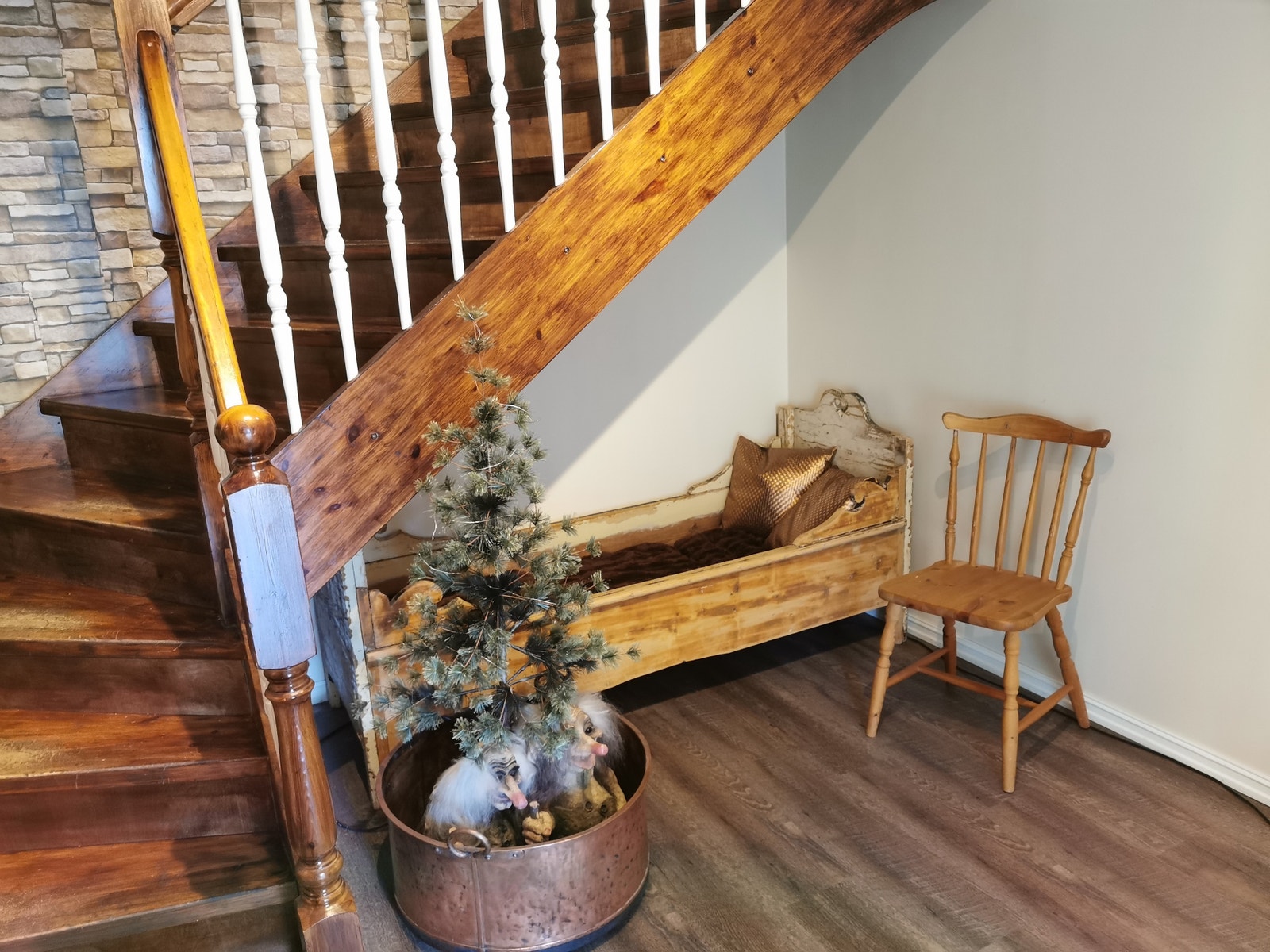 Gang med trapp opp til stue. Galleribilde